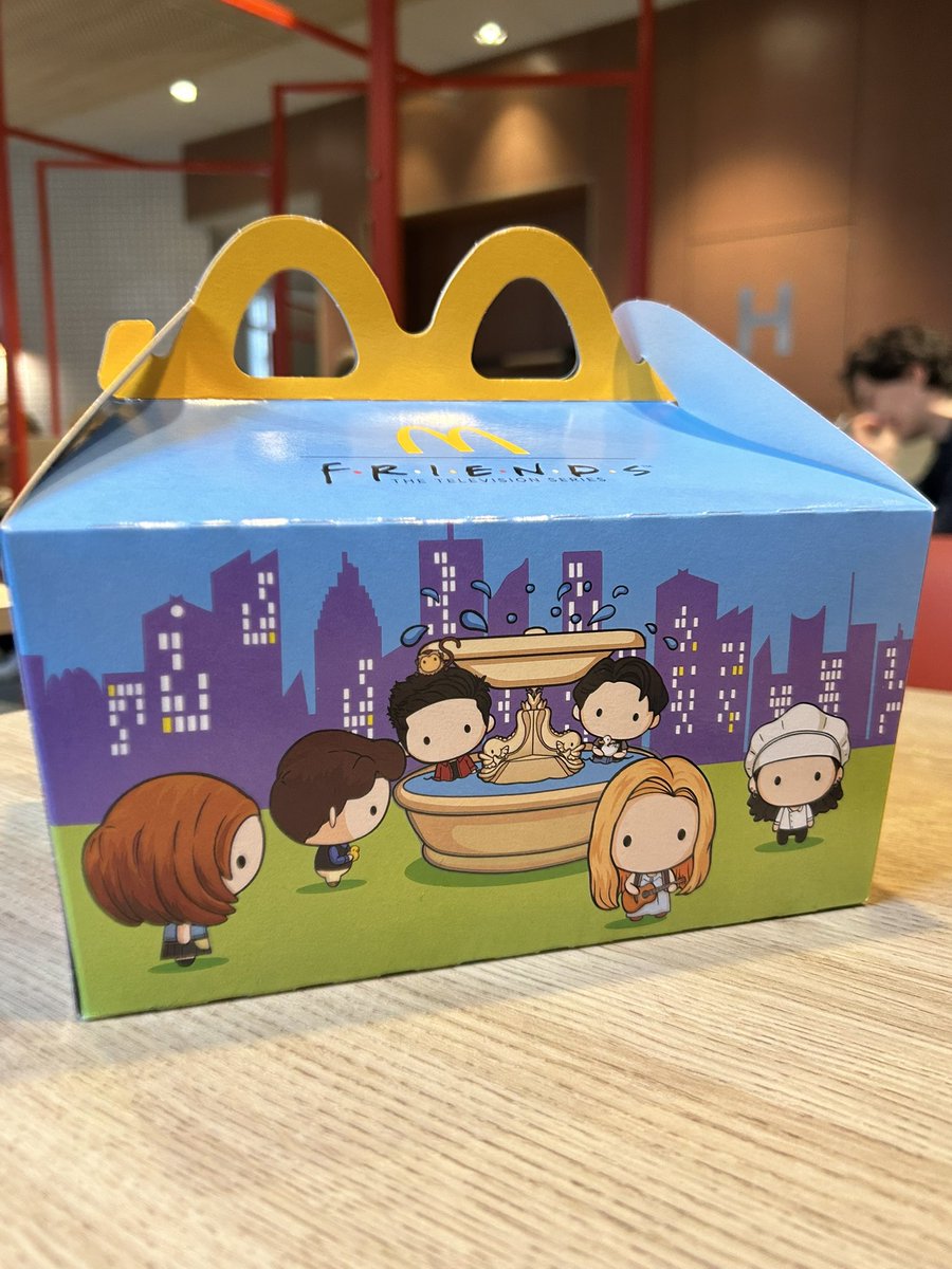 майстер дивних оповідок 👀 tweet media