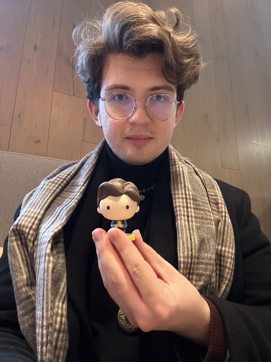 майстер дивних оповідок 👀 tweet media