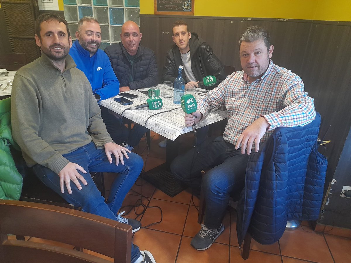 Hoy APQ Deportes se hizo en el <a href="/rte_Elempalme/">El Empalme</a> con <a href="/PacoGranda/">Paco Granda</a>, <a href="/Dani_Castelao/">Dani Castelao</a>, <a href="/Lucho_Valera/">Luis Valera Collazo</a>, <a href="/pablodettori/">pablo detori riera</a> y Carlos Menéndez. Con la actualidad del <a href="/RealOviedo/">Real Oviedo</a>, <a href="/RealSporting/">Real Sporting</a>, <a href="/RealAvilesInd/">Real Avilés Industrial</a> y también de la 2ª RFEF. ¡Vaya cinco cracks!

go.ivoox.com/rf/163381693