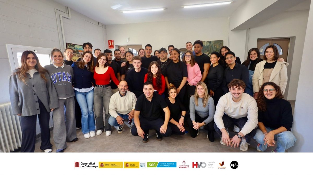 EinesPerTothom's tweet image. Ens encanten aquestes fotos de grup fetes després de la pràctica pels i les alumnes del curs d&apos;hostaleria (cambrer/a i cap de sala). 

#EinesperTothom #Formació #FormacióSubvencionada #Curs #Cambrer #cambrera #CapdeSala #Montmeló #Granollers #VallèsOriental