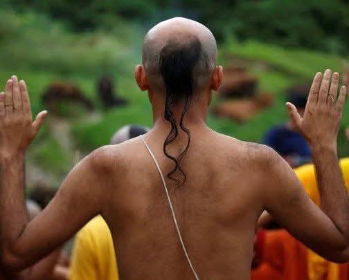 भाइयों, अब तो संविधान भी दूल्हा-दुल्हन का साक्षी बन गया! 🔥🔥🔥

राजस्थान के कोटपुतली बहरोड़ में संविधान दिवस पर कुछ ऐसा हुआ कि Mनुवादी भी हैरान रह गए। 

सिविल जज हेमंत मेहरा और ट्रेनी ज्यूडिशियल ऑफिसर करीना काला ने कलेक्टर ऑफिस में संविधान की प्रतिलिपि को साक्षी मानकर सात फेरे