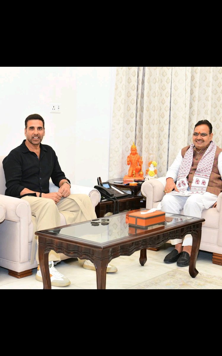 HimanshuGo93553's tweet image. Akki visits Rajasthan Cm Bhajanlal sharma at his residence in jaipur ❤️
Most Handsome actor ever Superstar Akshay Kumar ✨👑
#AkshayKumar𓃵 #akshaykumar