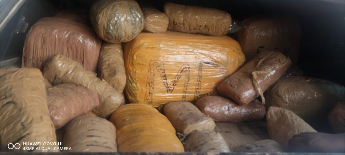 _ArriveAlive's tweet image. Suspects arrested transporting dagga from Piet Retief to Amsterdam.

arrr.co.za/PKKOT

#ArriveAlive #DrugsOffTheStreets @SAPoliceService