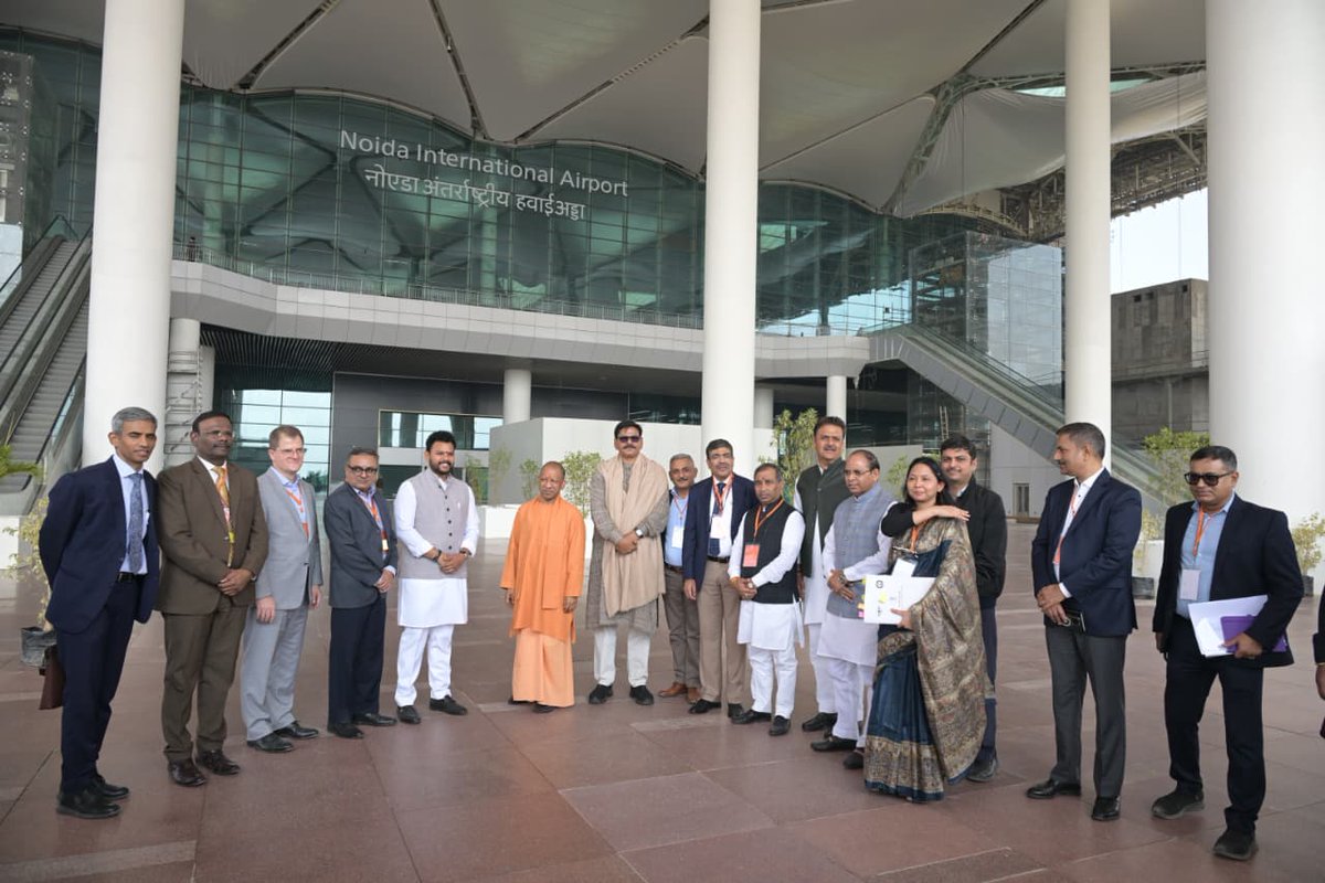 BrijeshSinghBJP's tweet image. प्रदेश के यशस्वी मुख्यमंत्री माननीय श्री @myogiadityanath जी के आज प्रभार जनपद गौतमबुद्ध नगर आगमन पर हार्दिक स्वागत, वंदन एवं अभिनंदन किया।

इस अवसर पर माननीय मुख्यमंत्री जी एवं माननीय केंद्रीय नागरिक उड्डयन मंत्री श्री @RamMNK जी के साथ जेवर स्थित निर्माणाधीन एशिया के सबसे बड़े…