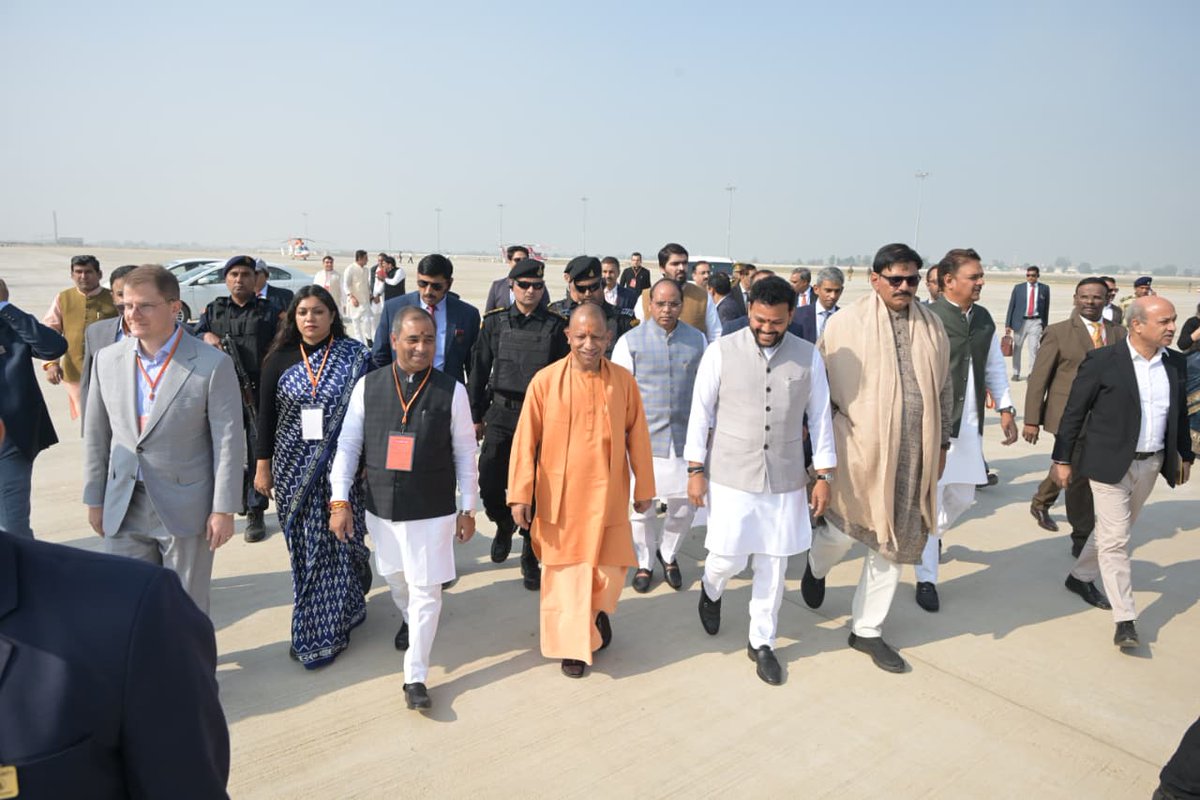 BrijeshSinghBJP's tweet image. प्रदेश के यशस्वी मुख्यमंत्री माननीय श्री @myogiadityanath जी के आज प्रभार जनपद गौतमबुद्ध नगर आगमन पर हार्दिक स्वागत, वंदन एवं अभिनंदन किया।

इस अवसर पर माननीय मुख्यमंत्री जी एवं माननीय केंद्रीय नागरिक उड्डयन मंत्री श्री @RamMNK जी के साथ जेवर स्थित निर्माणाधीन एशिया के सबसे बड़े…