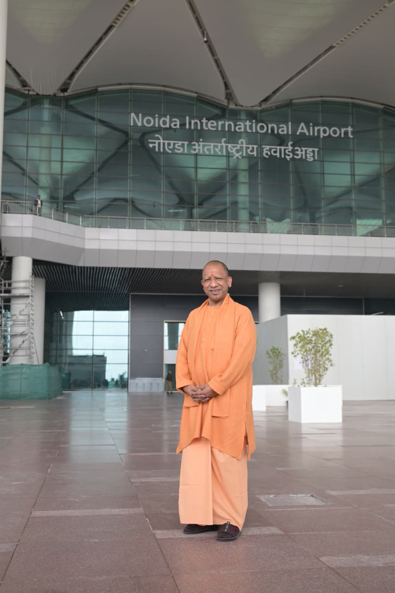 BrijeshSinghBJP's tweet image. प्रदेश के यशस्वी मुख्यमंत्री माननीय श्री @myogiadityanath जी के आज प्रभार जनपद गौतमबुद्ध नगर आगमन पर हार्दिक स्वागत, वंदन एवं अभिनंदन किया।

इस अवसर पर माननीय मुख्यमंत्री जी एवं माननीय केंद्रीय नागरिक उड्डयन मंत्री श्री @RamMNK जी के साथ जेवर स्थित निर्माणाधीन एशिया के सबसे बड़े…