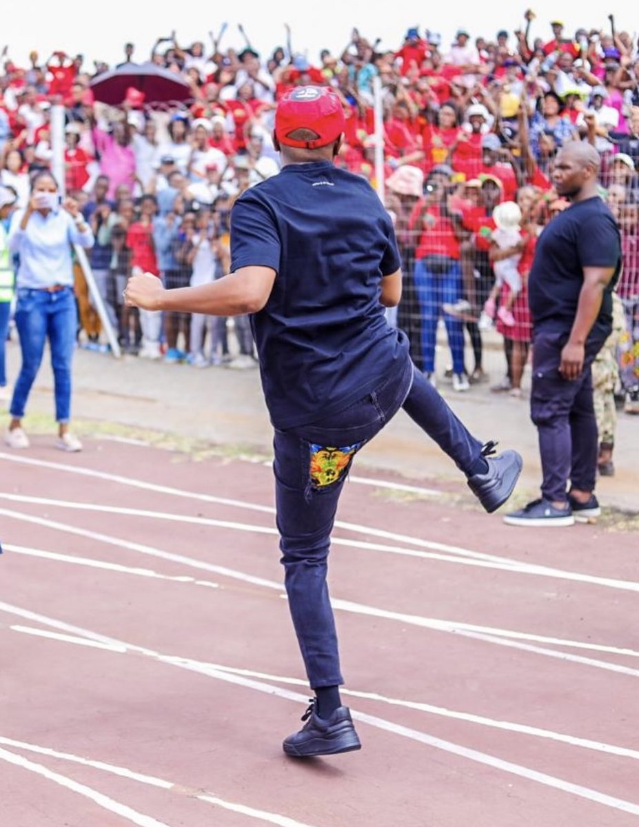 FMokgalaka23463's tweet image. Simply engage with the people movement, which is simply mighty #EFF, he will be arranged to account very fast &amp;amp; pay them even in advance...#EFF,#PROBLEMSOLVER,#VOTEEFF.🇿🇦❤️✌️🙏✈️🚀