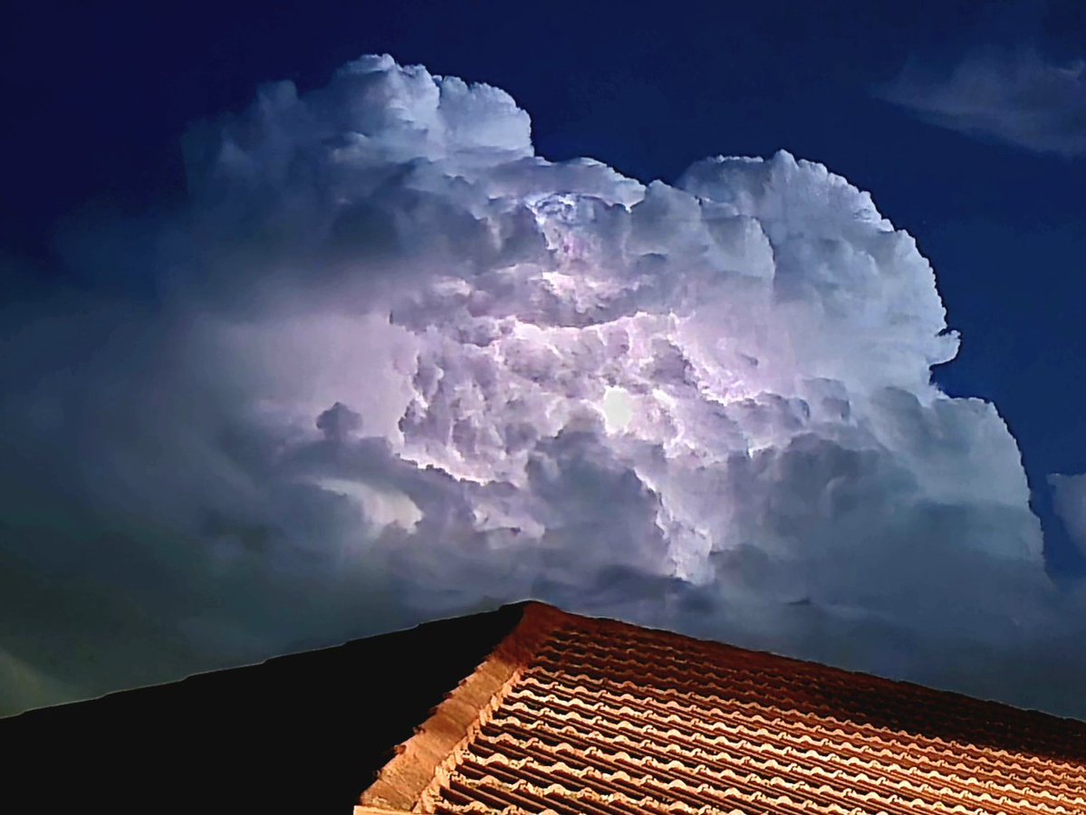 The_Karmelian's tweet image. Brisbane Storm 27 November 2025 
#lightning #bne #bnestorm #Brisbane #weather #stormhour