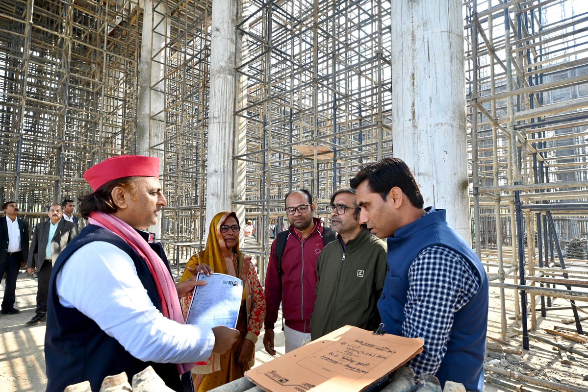 yadavakhilesh's tweet image. सब अपना-अपना SIR कराएं, कुछ भी समस्या या गड़बड़ी दिखाई दे तो हमें सूचित करें।