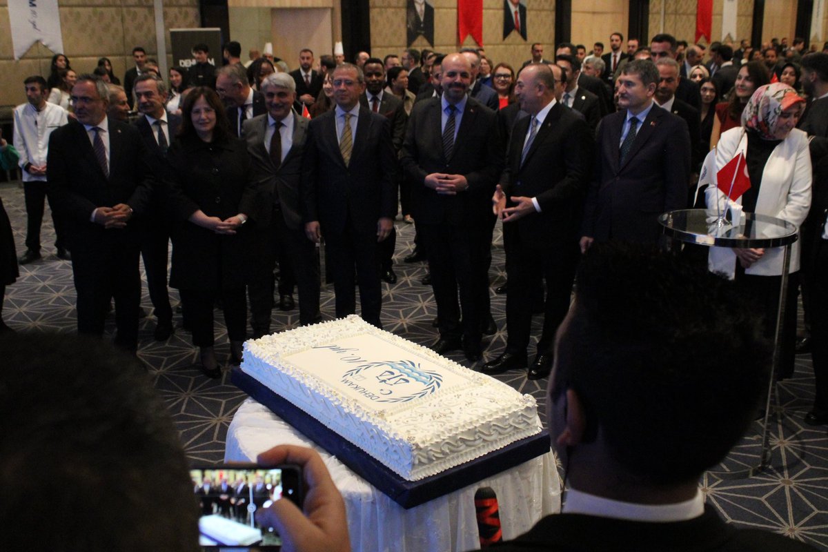 Ankara Üniversitesi Deniz Hukuku Araştırma ve Uygulama Merkezi’nin (DEHUKAM) Kuruluşunun 10. Yılını kutluyor, bugüne kadar olduğu gibi bundan sonra da Türkiye’nin Mavi Vatan ve ötesindeki hak ve menfaatlerinin uluslararası hukuk çerçevesinde savunulmasındaki gayretlerinde