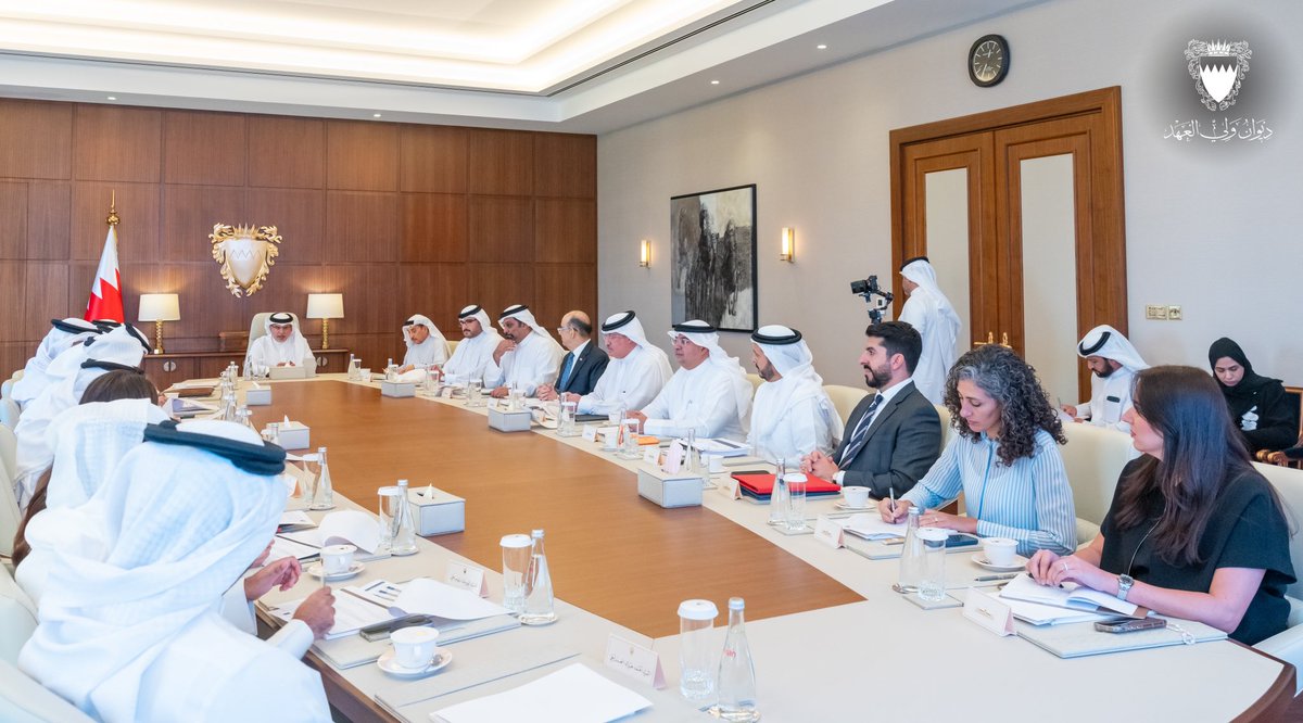 BahrainCPnews's tweet image. HRH the Crown Prince and Prime Minister, #Salman_bin_Hamad Al Khalifa, chairs the 515th meeting of the Government Executive Committee. The meeting reviewed developments in the national population census, and preparations for the 46th #GCC Supreme Council session in #Bahrain…
