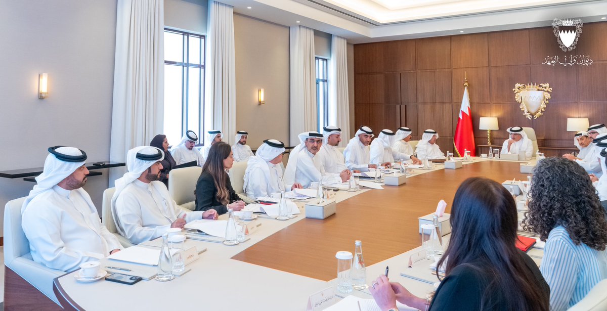BahrainCPnews's tweet image. HRH the Crown Prince and Prime Minister, #Salman_bin_Hamad Al Khalifa, chairs the 515th meeting of the Government Executive Committee. The meeting reviewed developments in the national population census, and preparations for the 46th #GCC Supreme Council session in #Bahrain…