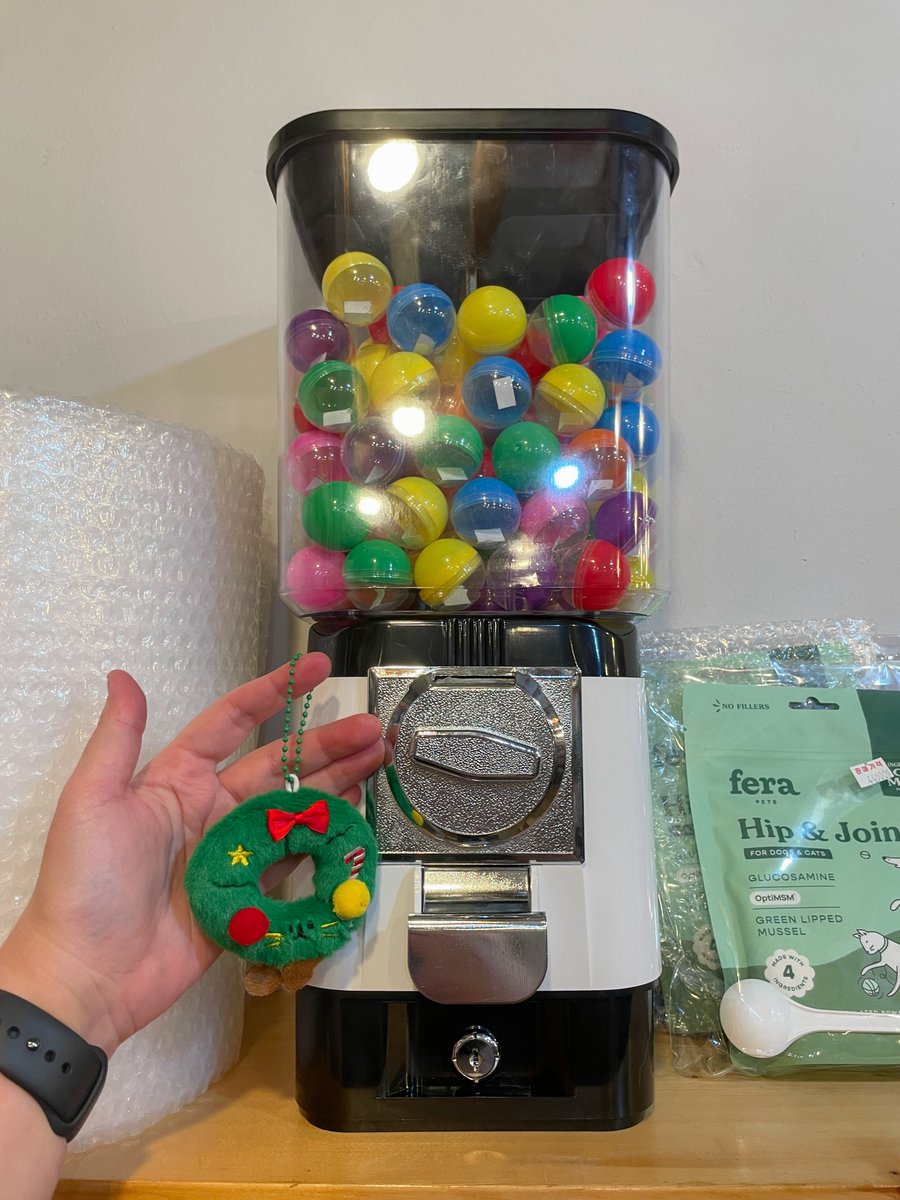 혹시 키링 좋아하시나요 🎅🏻🎄❤ 

매장방문 고객님들을 위해 준비한 크리스마스키링입니다 ! 
뽑기를 통해 8가지 디자인 중 한가지를 뽑으실 수 있어요 헤헤 ❤ 
크리스마스까지 달고 다니시라고 내일부터 선착순증정합니다 ❤

태멍마켓으로 놀러오세요 🔥🔥🔥