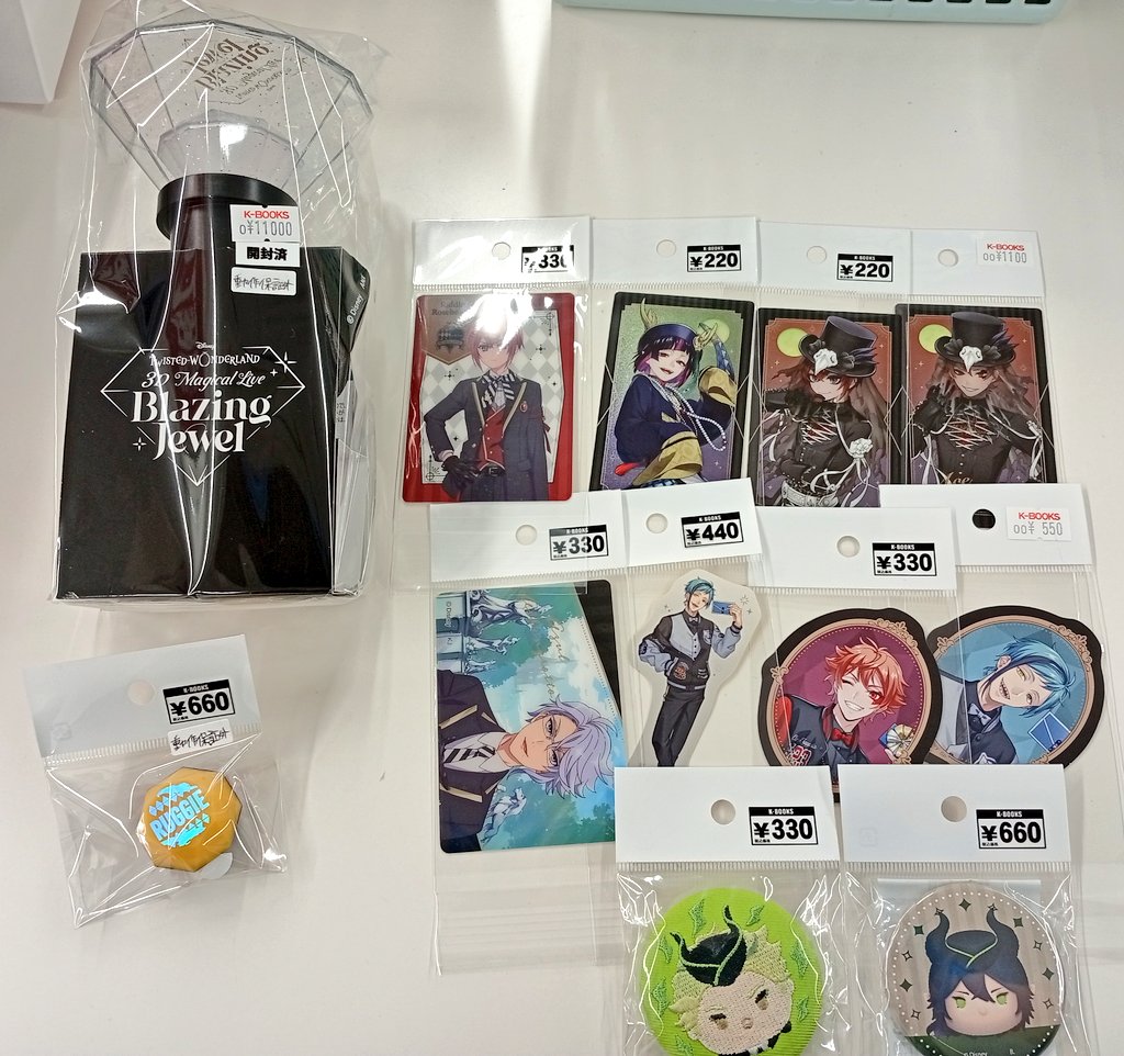 kbooks_game2's tweet photo. 【入荷情報】
ツイステッドワンダーランド
ペンライト
リングライト
ラギー
入荷いたしました‼️
#ツイステ #twistedgypsy #kbooks 池袋 https://t.co/Z38Vhg3GfC