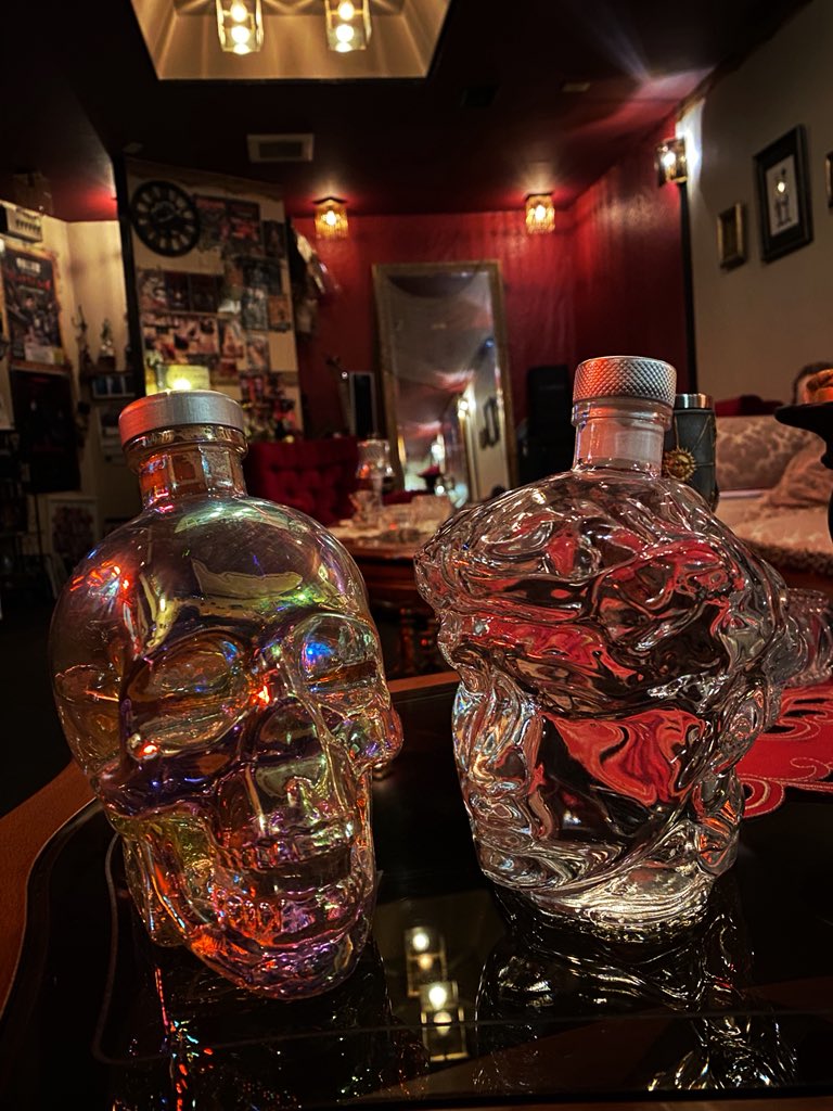OPEN☆
#富田林 #バー #ジン #アブサン #アンダーグラウンド #ライブバー #読書バー #夜カフェ #bar #gin #absinthe #underground #livebar