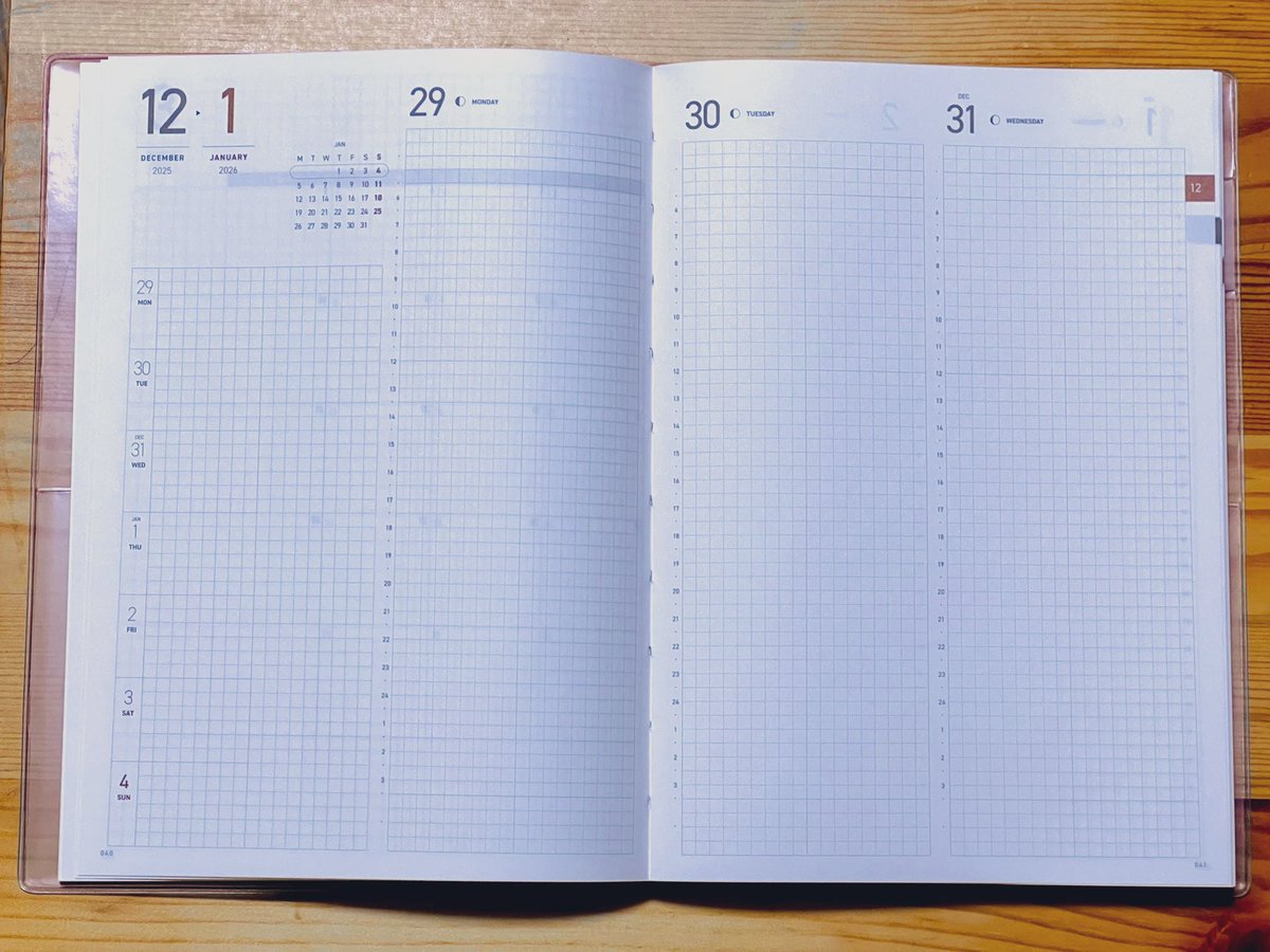 capybara510's tweet image. 台湾から取り寄せた手帳、TAKE A NOTE PLANNER。ミニマムなデザインで、超クールです。1ページ2日分のバーチカルで、24時間対応です。１週間のはじめに、ミニ週間コーナーがあるのが、うれしいですね。どうやって使おうかな？
 #tan_planner 
#TAKEANOTE #手帳