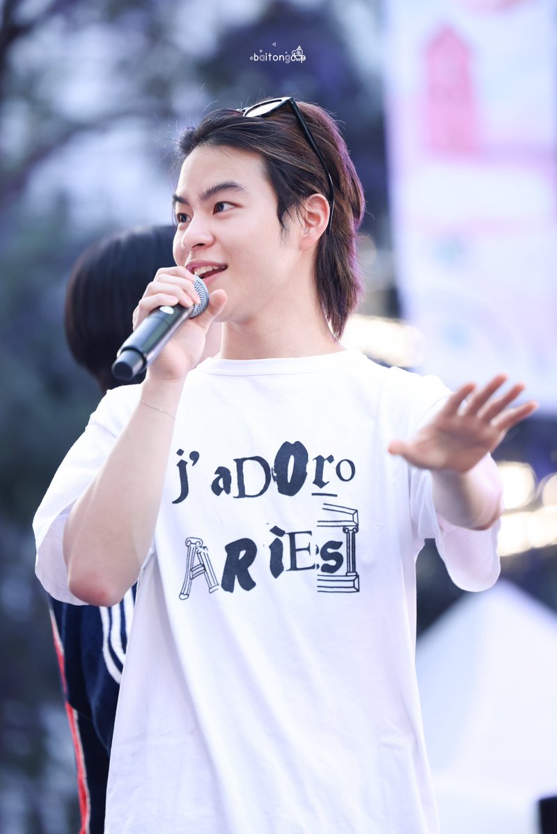 พี่คริส คาดแว่นน 🕶️🦖

#SingForTheSouth #MARCKRIS