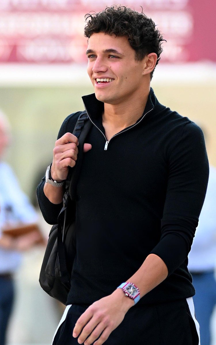 ln4norris's tweet image. LANDO HAS ARRIVED TO MEDIA DAY 🖤🖤