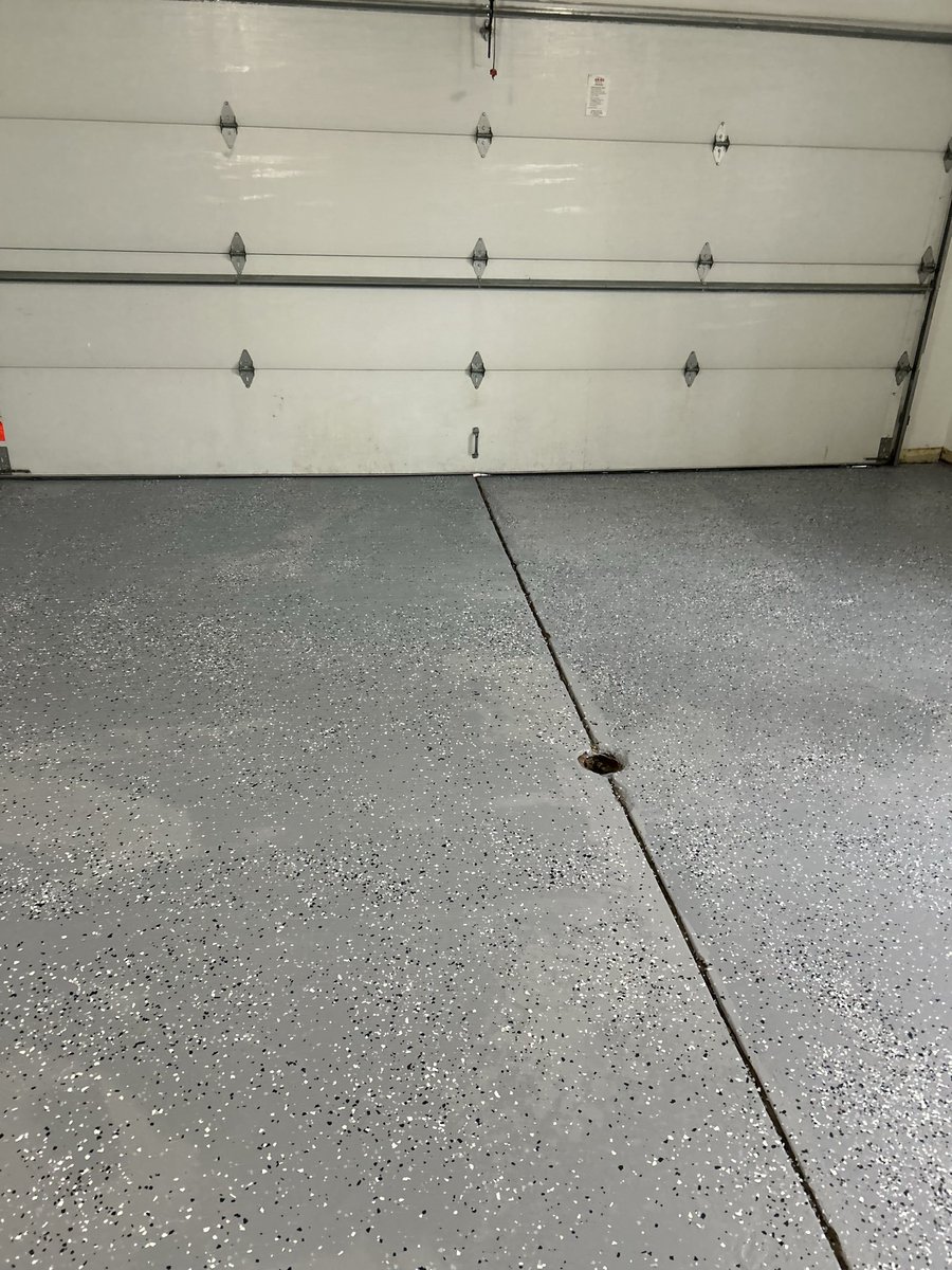 wayne77784218's tweet image. #epoxyfloor 
#garage
#generalcontractor 
#vipltd
#hgtv