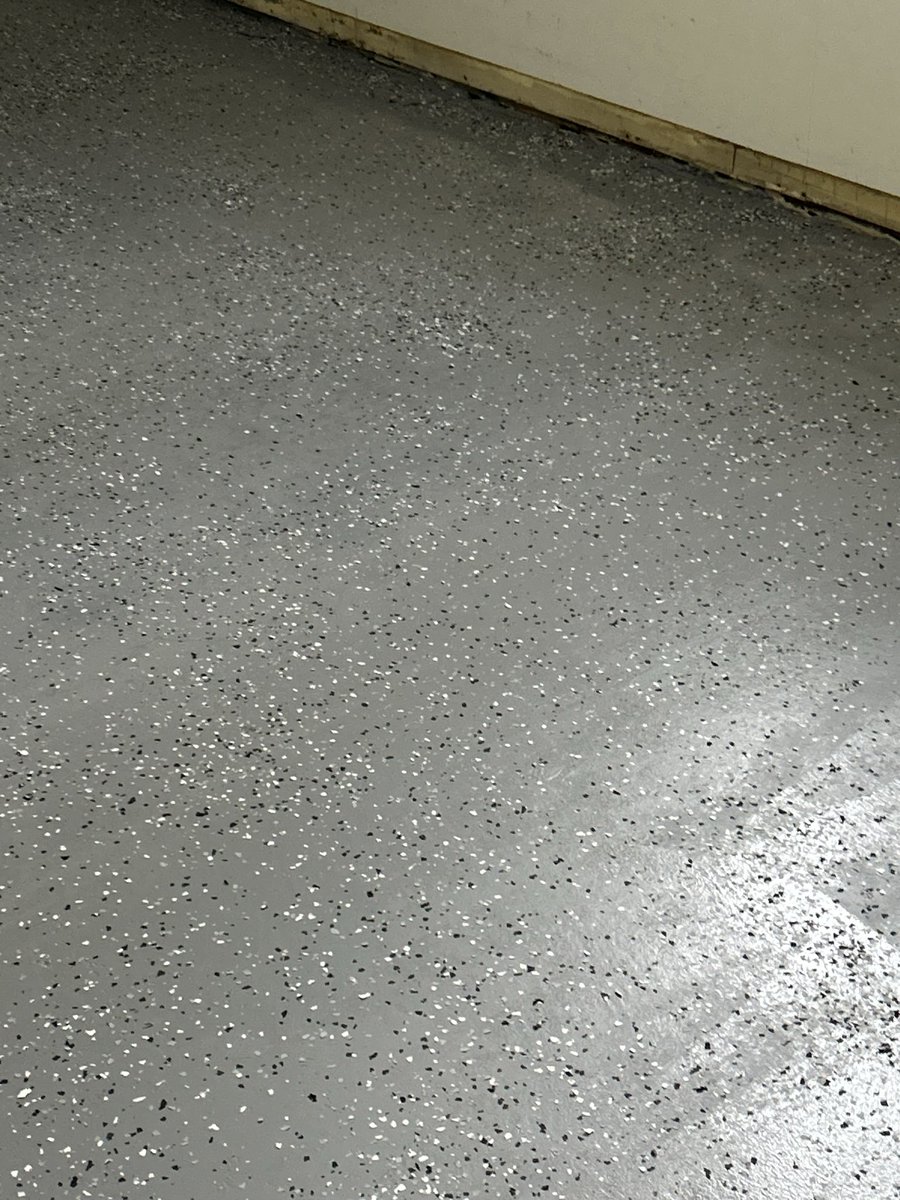 wayne77784218's tweet image. #epoxyfloor 
#garage
#generalcontractor 
#vipltd
#hgtv
