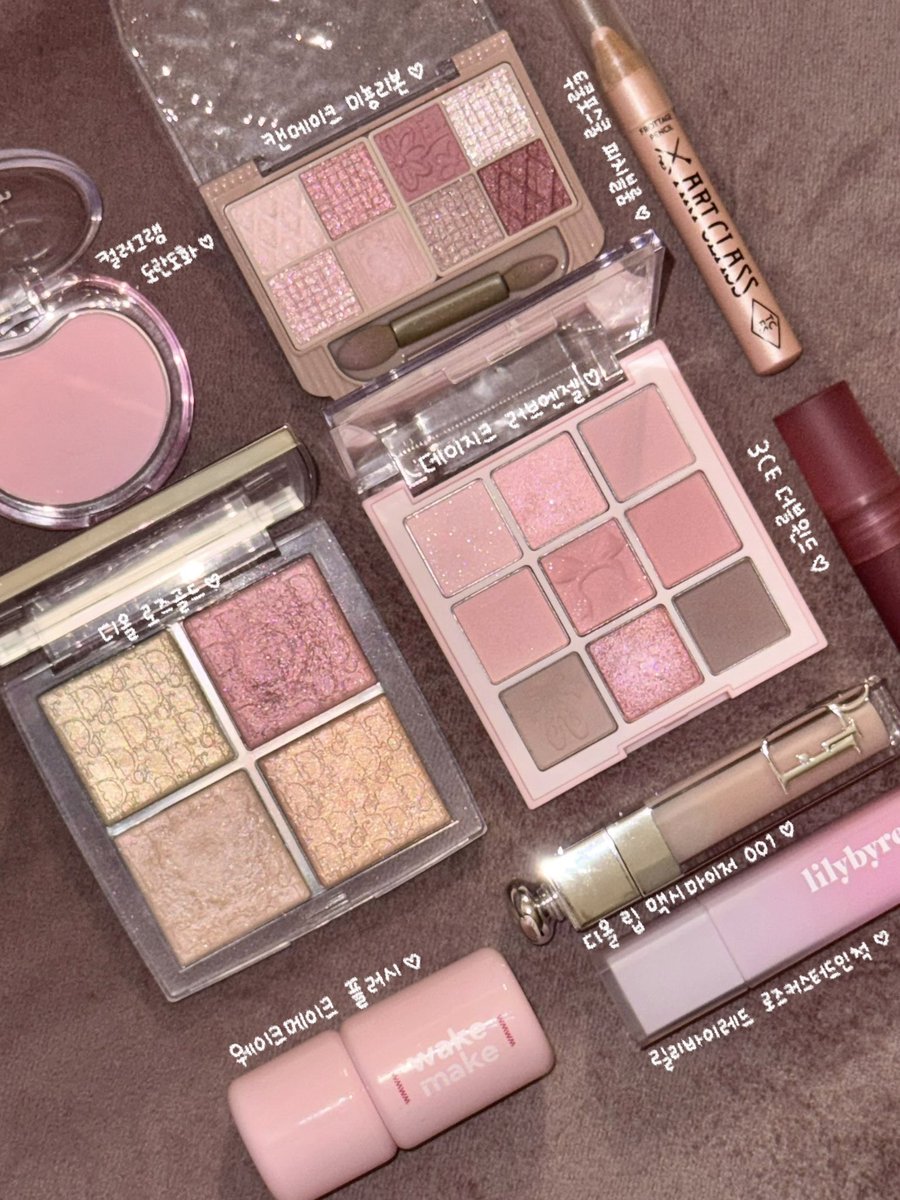 lovemyaow's tweet image. #motd #비키티디

너무 차갑지 않은 핑크 메이크업 💗

웨메 플러시 + 컬러그램 도란도화 조합으로
완전 사랑스러운 핑꾸볼따구 완성 ʚɞ