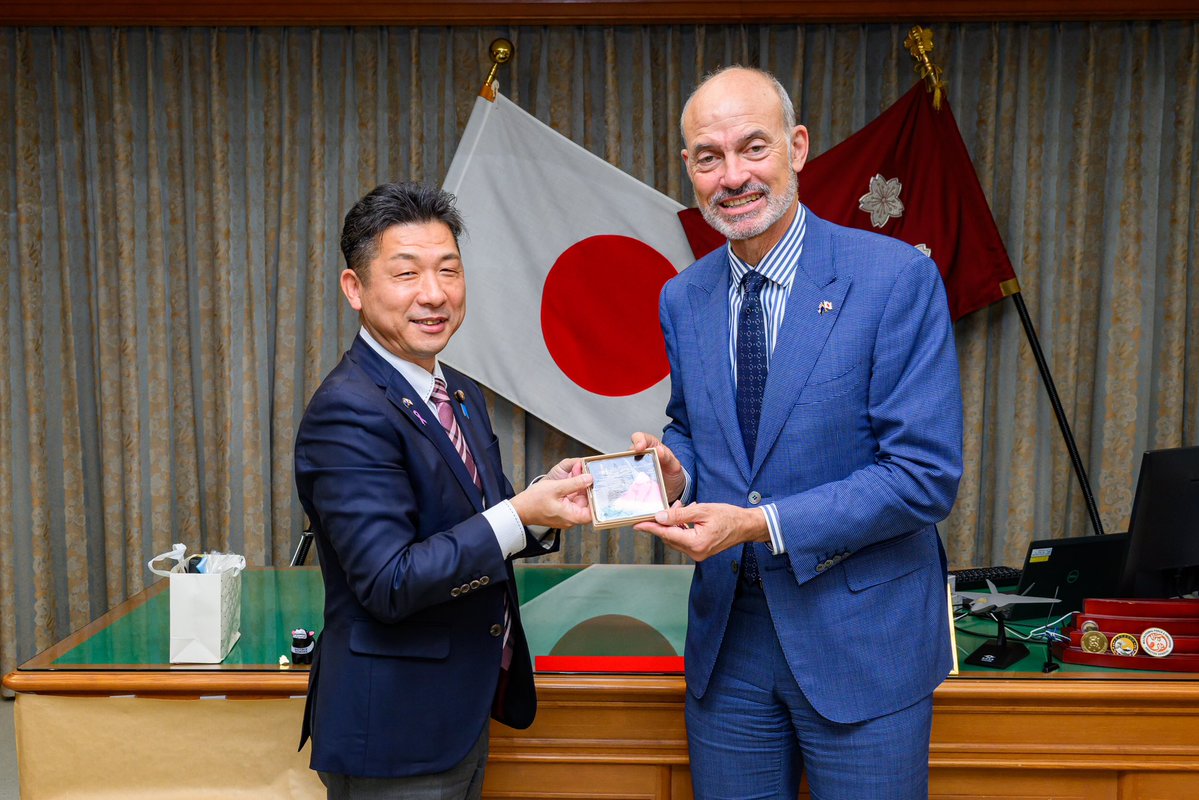 ModJapan_en's tweet image. Parliamentary Vice-Minister of Defense Wakabayashi received a courtesy call from Hon Barnett MP, Deputy Premier of Tasmania on November 26. VDM Wakabayashi welcomed Deputy Premier and they exchanged views on Japan-Australia defense cooperation from various perspectives🇯🇵🤝🇦🇺