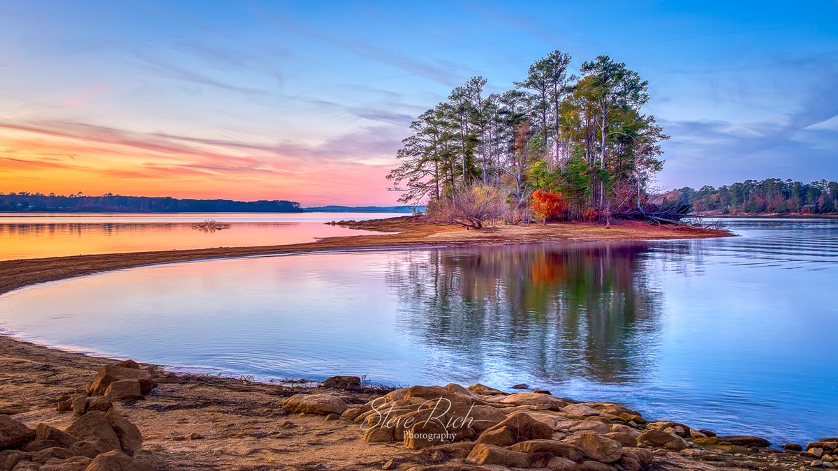 SteveRich_Photo's tweet photo. Quiet sunset reflections at Lake Thurmond in Georgia. Lower water levels revealed a natural peninsula, turning still water into a perfect mirror for the sky and pines.
#LakeThurmond #GeorgiaPhotography #SunsetReflections #LandscapePhotography
https://t.co/UvyzOaXQOM https://t.co/oXZbStbLqu