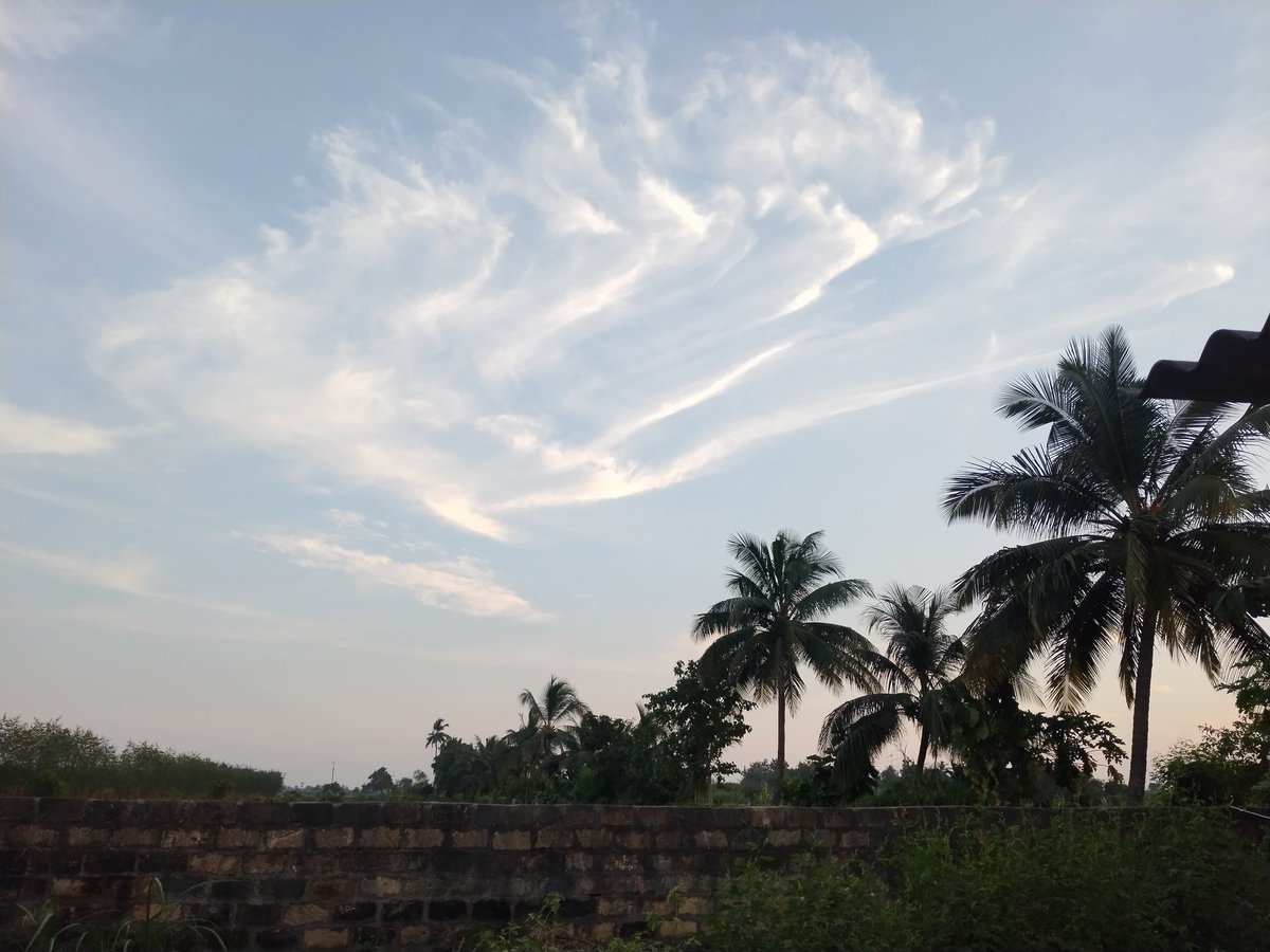 V_koriya12's tweet image. &quot;Beneath the same sky, we find the courage to dream.&quot;
The beauty of nature.🩵
#View 
#Nature
#Hope