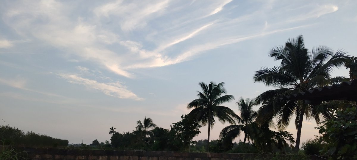 V_koriya12's tweet image. &quot;Beneath the same sky, we find the courage to dream.&quot;
The beauty of nature.🩵
#View 
#Nature
#Hope