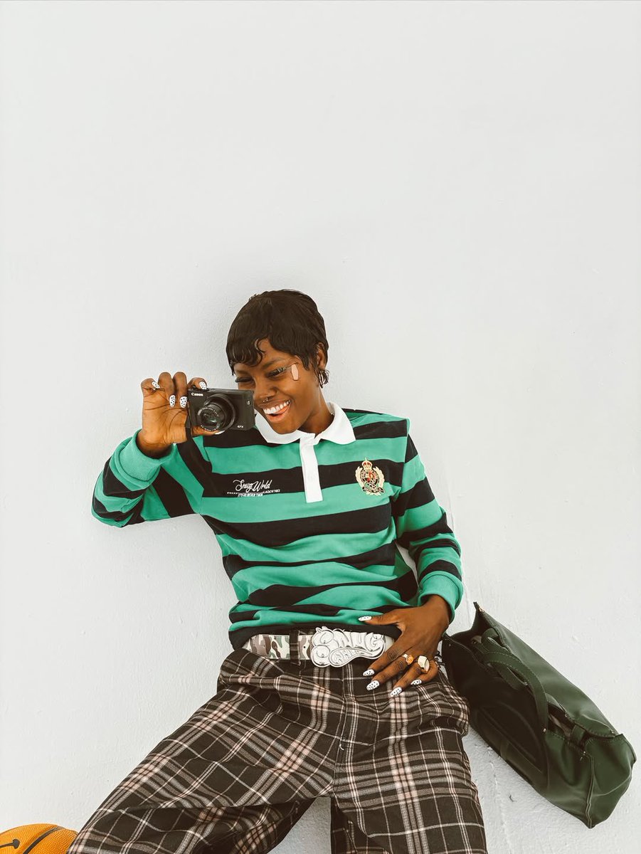 laglivin tweet media