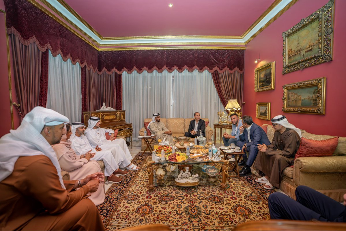 قليلون هم من يملكون موهبة صناعة الضحكة، وأندر منهم من يمتلكون الحكمة لتشكيل الوعي؛ والزعيم عادل إمام واحد من القلة التي جمعت الاثنين بفرادة لا تُخطئها العين، فمعه تتفتح صفحات الذاكرة العربية، ويظهر كيف يصبح الفن قوةً ناعمة تبني جسور الإبداع والفكر بين الشعوب من المحيط إلى