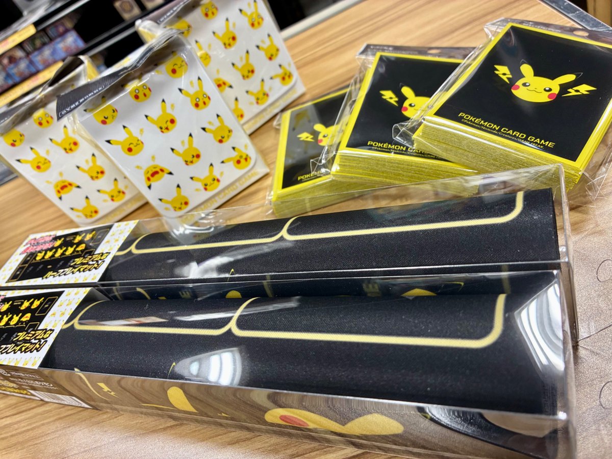 ピカチュウとかみなり 3種類セット プレイマット/デッキシールド