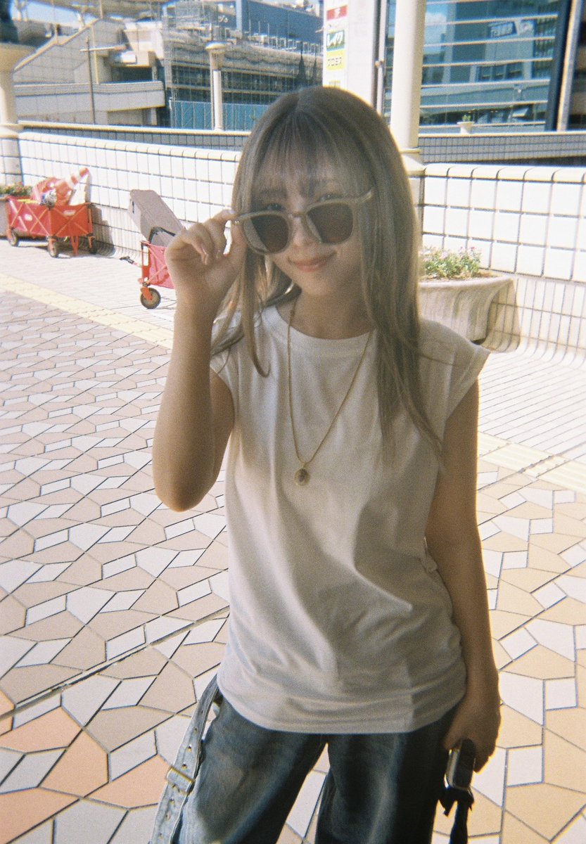 dramatokku_mbs's tweet image. 『#死ぬまでバズってろ！！ 』📱⚡️

╭⋟───────────────╮
実は真夏の撮影でこの日の気温が
40度近くでした…🥵
インスタでは別バージョンの加菜子(#与田祐希)が
見られます👀🎞
╰───────────────⋞╯

#死ぬバズ
#ドラマ特区