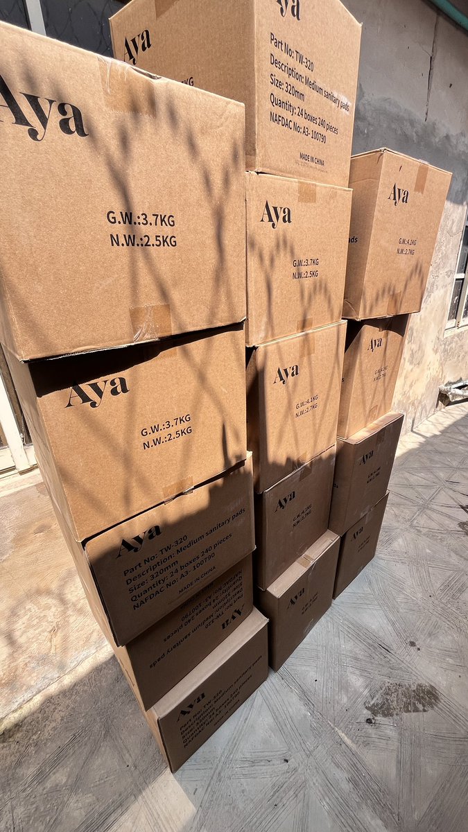houseofneeyo's tweet image. 1300 naira per box 
Medium (24 boxes) Carton 🏷️ 31,000 naira.
Large (30 boxes) Carton 🏷️ 39,000 naira.
Sanitary Diposal Bags 🏷️ 1,000 naira (30 pieces)