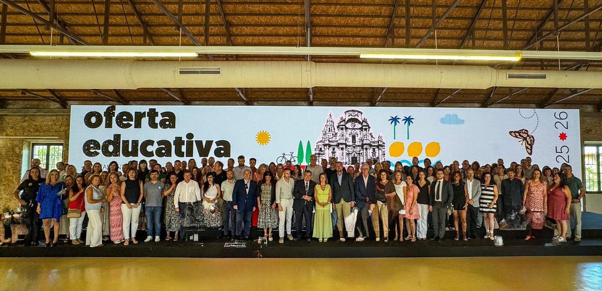 AytoMurcia's tweet photo. 🧑‍🏫 ¡Feliz Día del Maestro!

🎓 Hoy, desde el Ayuntamiento, rendimos homenaje a quienes, con pasión y entrega, siembran conocimiento y valores en cada aula. Gracias a todos los docentes que con su trabajo diario hacen de Murcia un lugar más justo, más humano y más brillante. https://t.co/wewP5HRx00