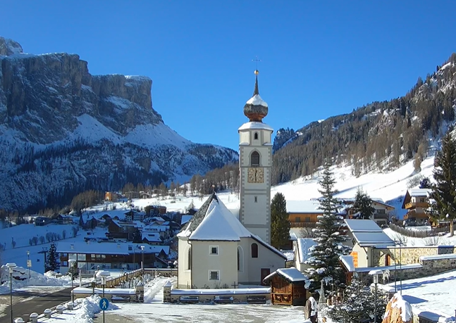DolomitiReview's tweet photo. Colfosco e il Sella, oggi! ❄️🌞
📍Alta Badia, Dolomiti https://t.co/Pc8cwhtYy0