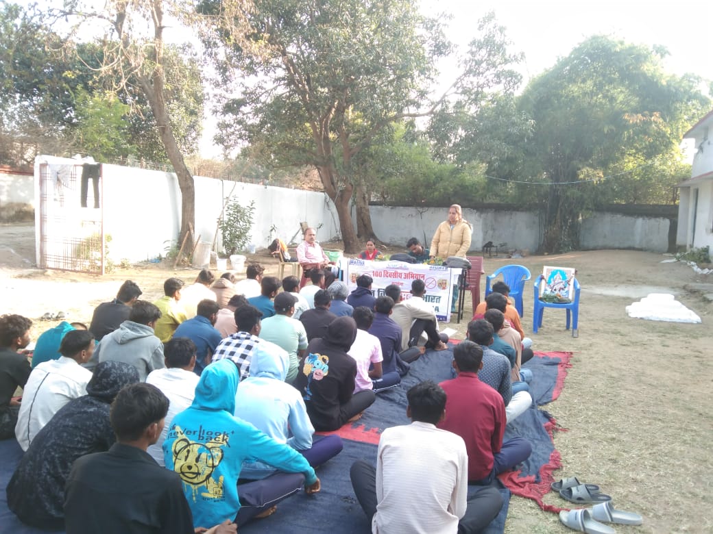 CCgpvs's tweet image. NSS के 7-दिवसीय कैंप में ढोडी कोना, पचावल ग्राम में बाल यौन शोषण पर विस्तृत संवाद कर शिक्षा एवं स्वास्थ्य संबंधी तथ्य संकलित किए गए।  बाल विवाह,बाल श्रम,बाल यौन शोषण और तस्करी पर बातचीत,साथ ही पीड़ित परिवार से तथ्यात्मक बातचीत की गई। 
@JustRightsfound