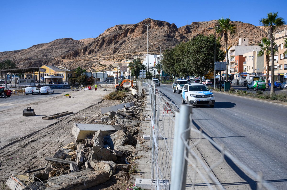 Se informa a l@s usuari@s que, por motivo de las obras Puerto Ciudad en Almería capital las paradas Fuente de los Peces, Puerto de Almería y Pescadería quedan fuera de servicio desde 28/11 a fin de obra.
Asimismo, se suspende la parada del Puerto de Aguadulce (Roquetas de Mar).