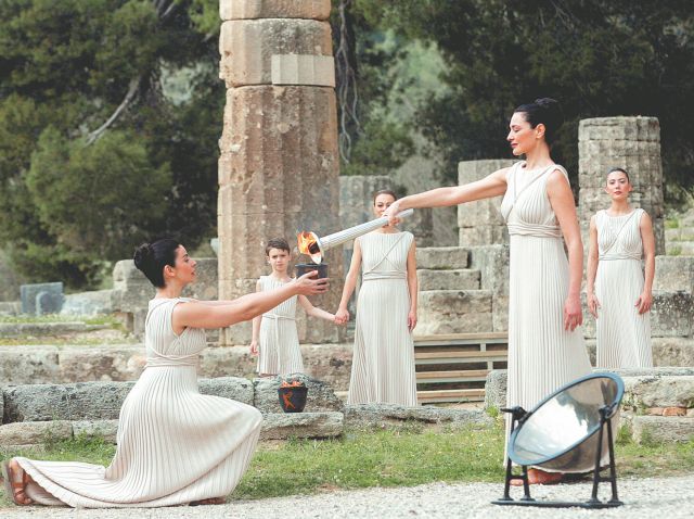 HomerPavlos's tweet image. Once again, the Turks blatantly reveal how uneducated they are.

1. Female priestesses had an important role in the Olympic Games and were NOT forbidden to enter. They could watch the Olympic Games. On the video these women are supposed to be priestesses.

2. Entry was forbidden…