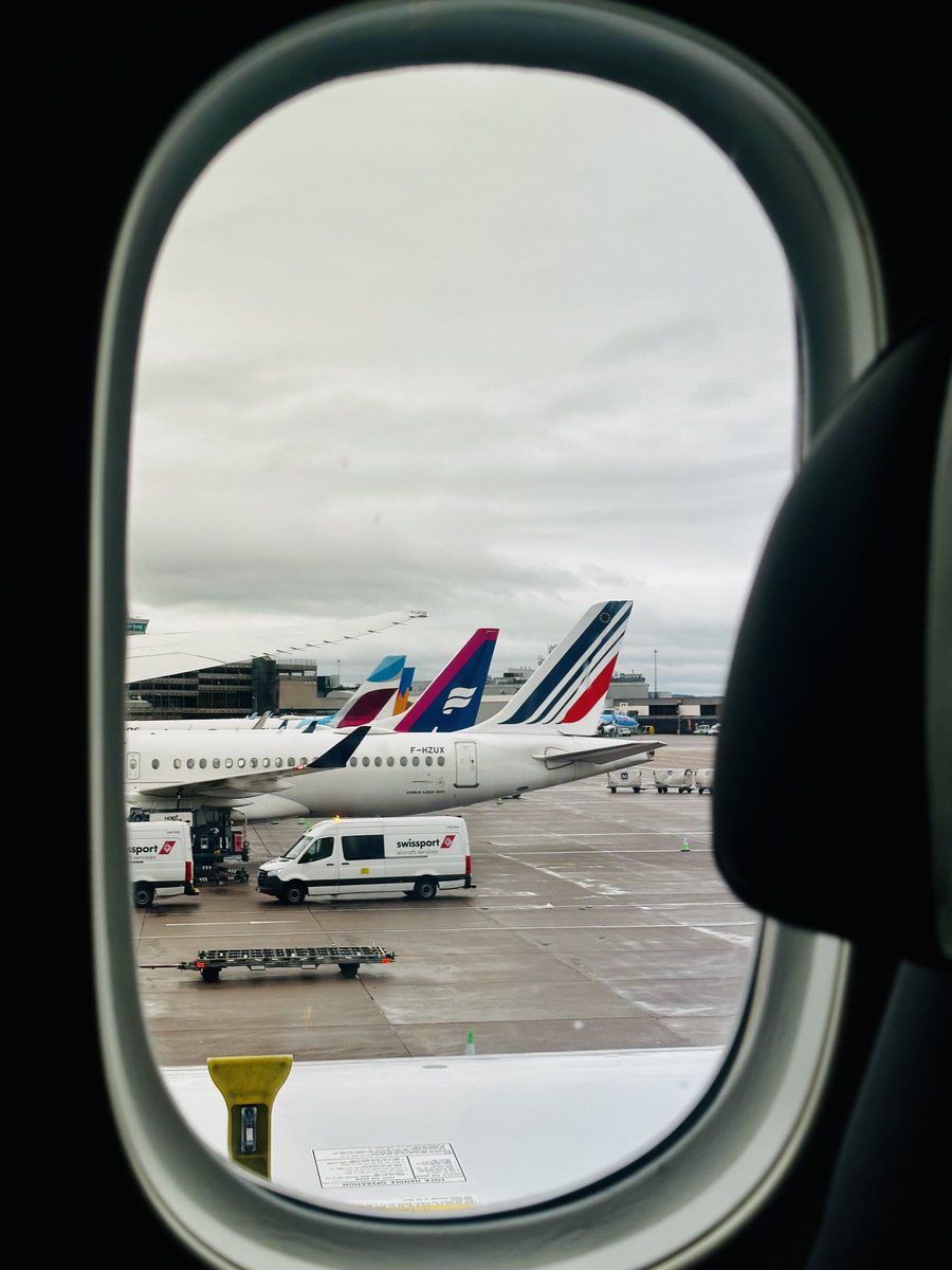 IanGee19's tweet image. Still grey, chilly and a bit damp at #Manchester Airport but it’s dry, comfortable and reasonably warm aboard the aircraft. For an aviation nerd the view from the window is lovely. Now where’s my anorak? 🤣. ⁦@ThePhotoHour⁩ #anorak #geeky #aircraft