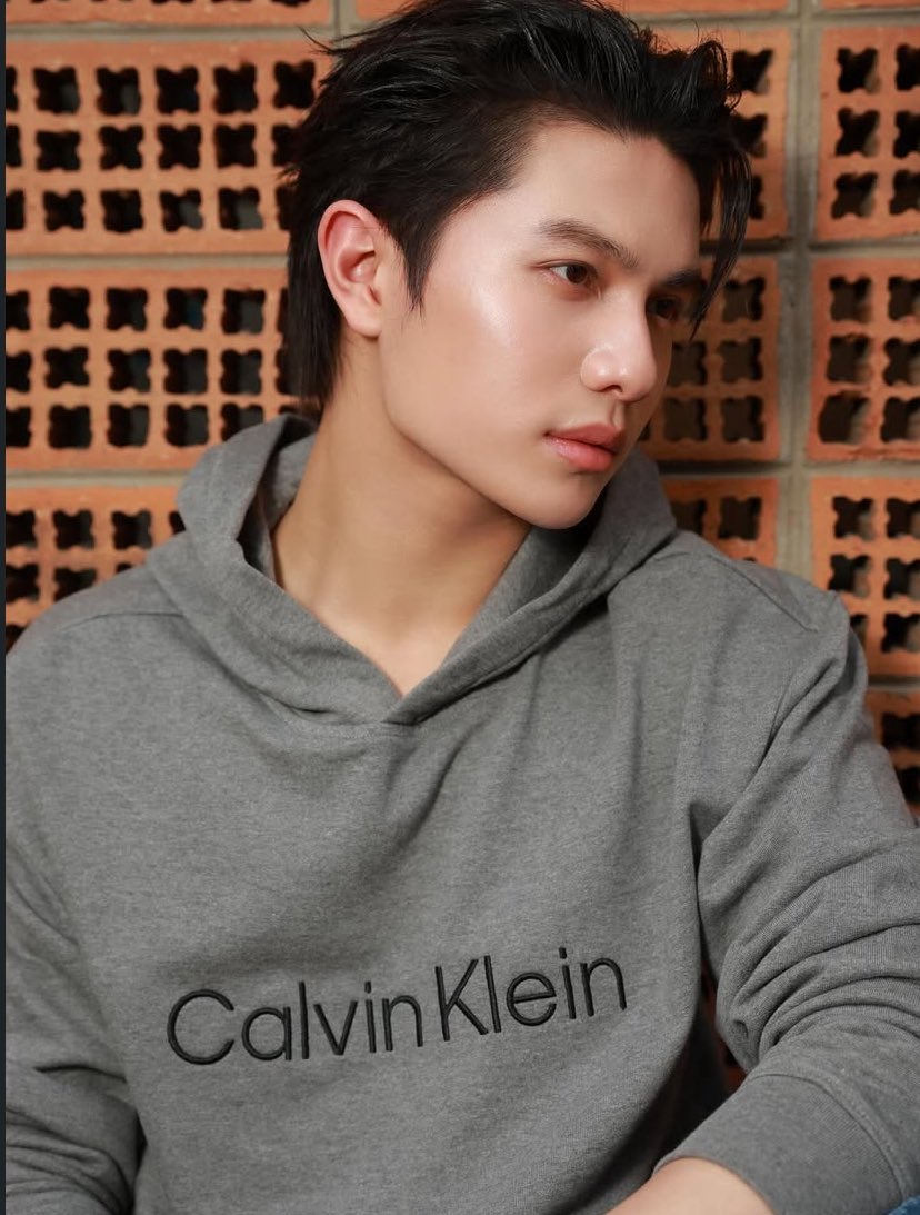 WETrendingTeam's tweet image. Calvin Kelin brand asked who do we have on our wishlist ❤️. Let’s all comment for William Jakrapatr 🐶 

🔗 facebook.com/share/p/1Cjoid…

#williamjkp #วิลเลี่ยมจักรภัทร #calvinklein