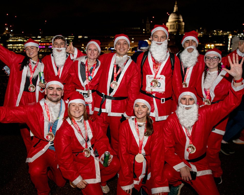 Thousands of Santas will be running through the City next week ow.ly/S4b850Xyzv8