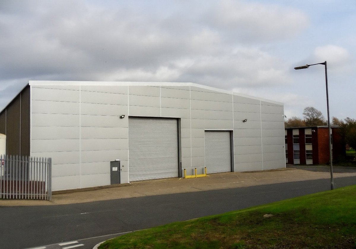 Midas_Cladding's tweet image. A look back at our project we completed for @DarchemEngLtd 
 
We did a complete overclad of the existing workshop, including supply and installation of an aluminium ash grid system to support the new Kingspan composite panel cladding.
 
#TeamMidas #Cladding