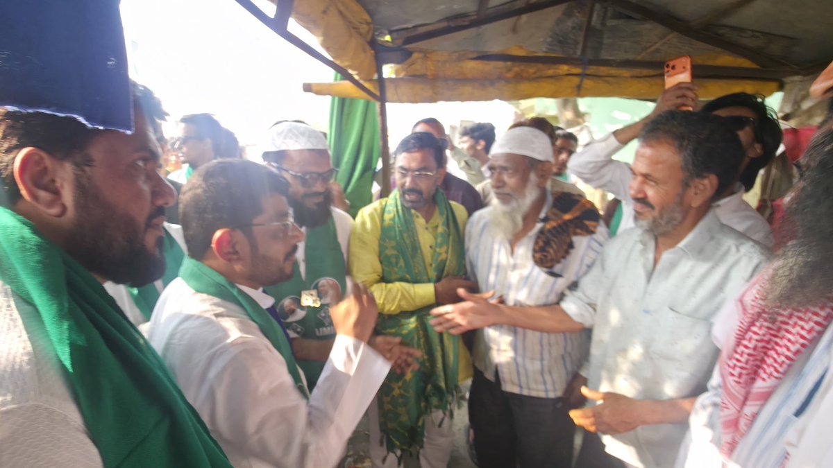 Jaffarhusainmla's tweet image. #AIMIM winning hearts in Beed!

Today in a door-to-door campaign in Zamzam Colony, Khasbagh, Kausar Chowk &amp;amp; Mali Galli ahead of the Local Body Elections.  

✅ Ghar Ghar Tak Majlis  
✅ Awam Ka Jazba  
✅ Vikas Ka Wada  

#BeedElections #AIMIMZindabad #MajlisInAction…