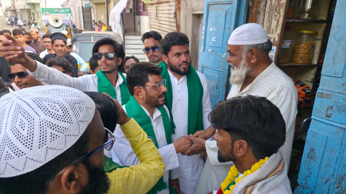 Jaffarhusainmla's tweet image. #AIMIM winning hearts in Beed!

Today in a door-to-door campaign in Zamzam Colony, Khasbagh, Kausar Chowk &amp;amp; Mali Galli ahead of the Local Body Elections.  

✅ Ghar Ghar Tak Majlis  
✅ Awam Ka Jazba  
✅ Vikas Ka Wada  

#BeedElections #AIMIMZindabad #MajlisInAction…