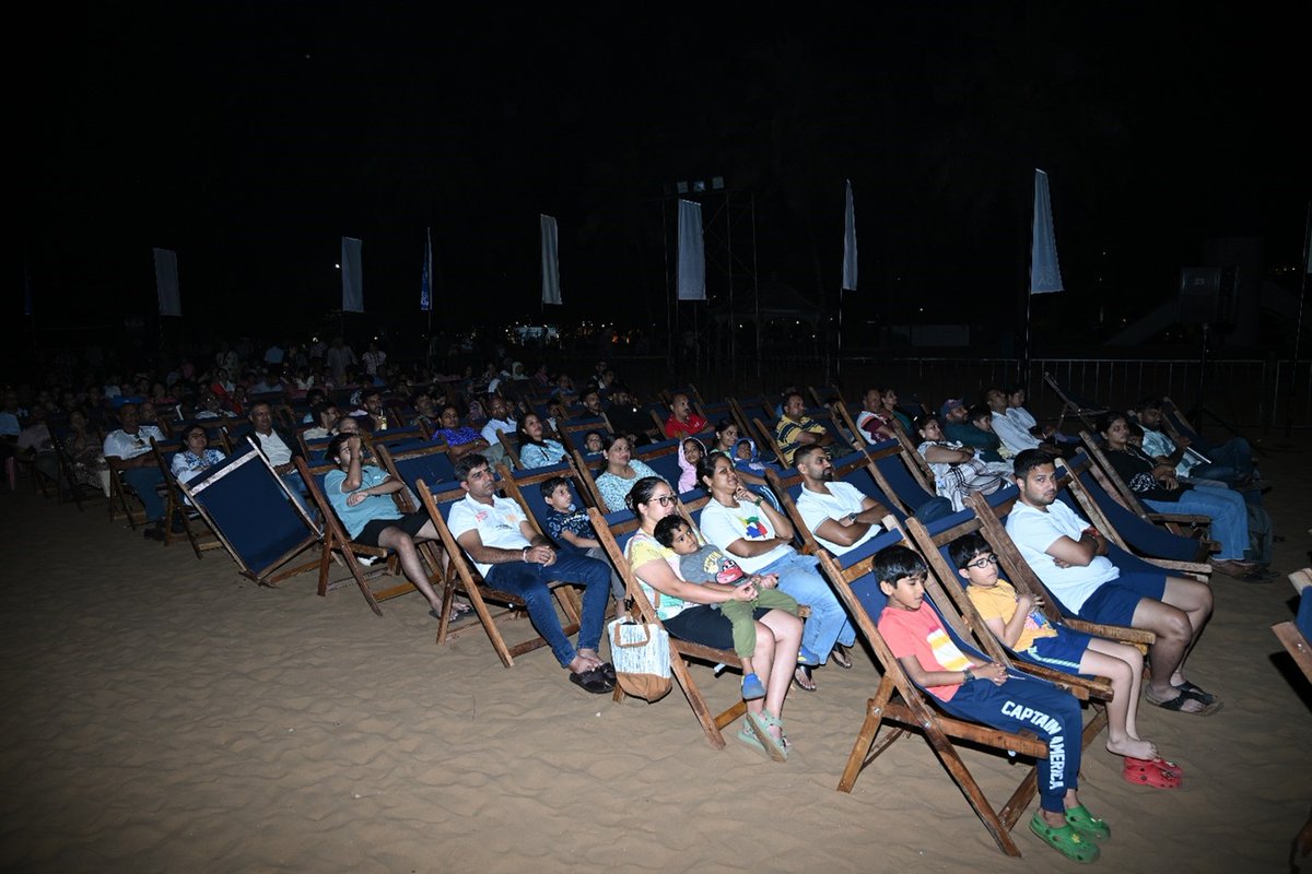 PIBImphal's tweet image. ‘Open Air Screenings’ opens IFFI’s door for localites

“These screenings are designed for family audiences”: Pankaj Saxena

More :pib.gov.in/PressReleasePa…