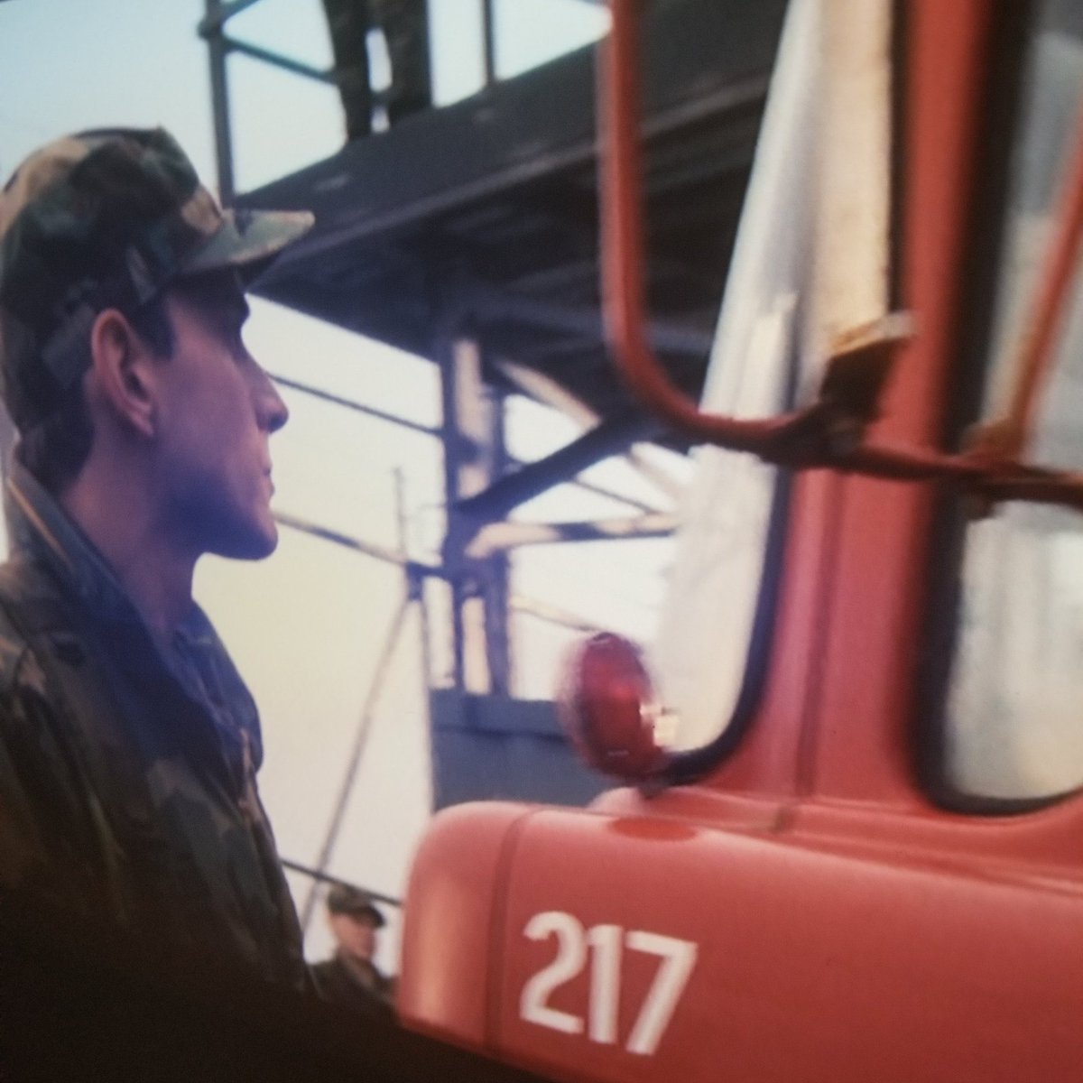 『ストレンジャー・シングス 5』で、悪魔のポータルが開いたために町が隔離されるシーン(CERNの雰囲気)