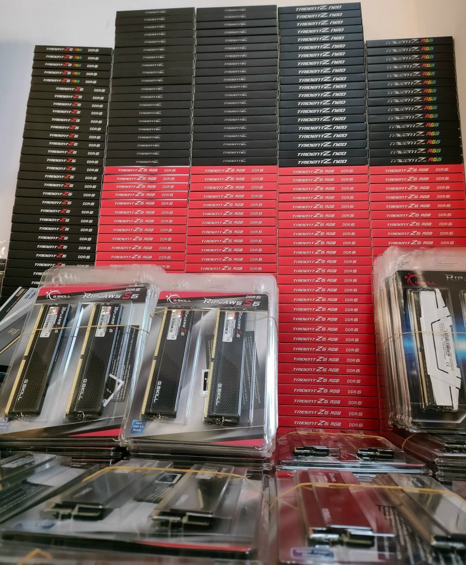 SteamInvHelper's tweet image. This is what the new “gold bars” look like — RAM prices in 2026 are about to cost more than your dreams of a gaming PC

Right now the market is held together with duct tape, leftover stock, and long-term contracts — but according to HP, that’s just the calm before the storm.…