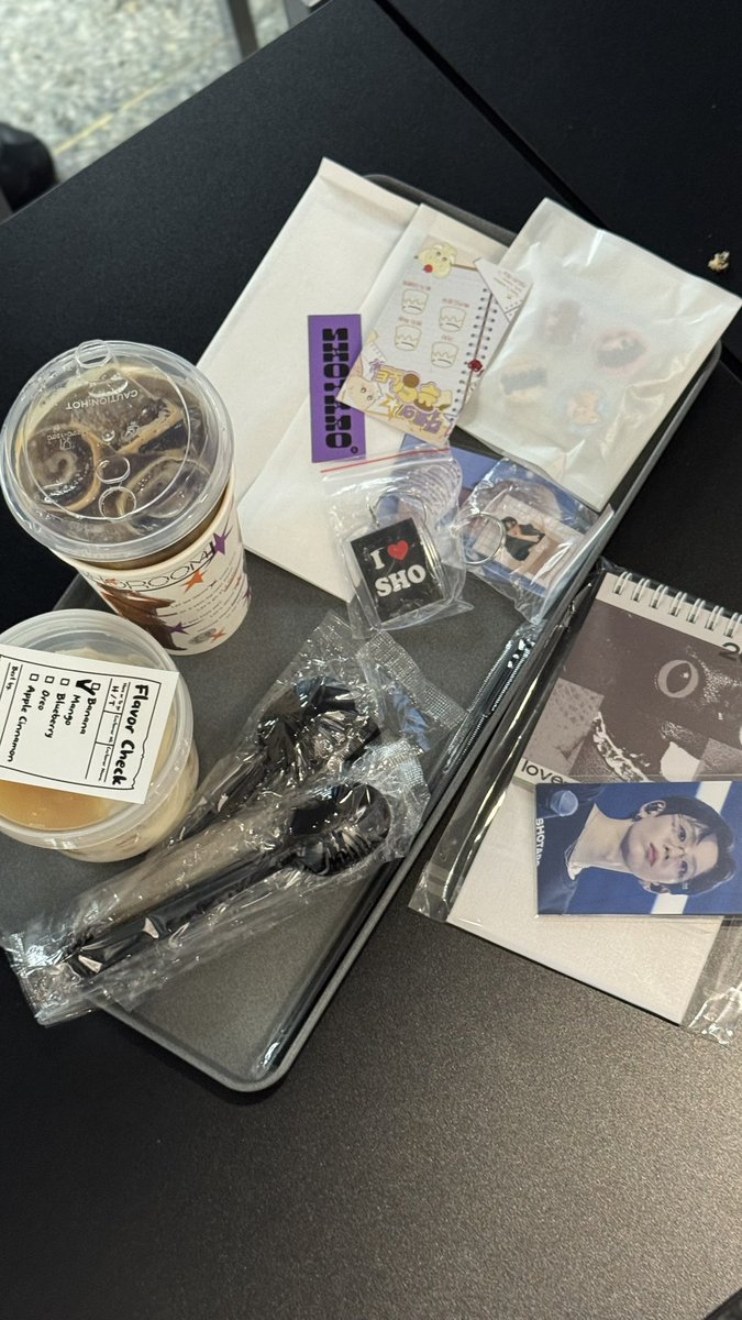 garak_do_rock's tweet photo. ㅖ? 제가 럭드에 미친 여자로 보이세요?
ㄴ 맞습니다
아가띠들이랑 미니달력 보면서 꺅꺅 거리고 토레카 맞추고 너므 재밌었더요 >____<

#BIRTHDAY_SHOROOM
#웰컴투쇼룸 https://t.co/WTZMT1a7na