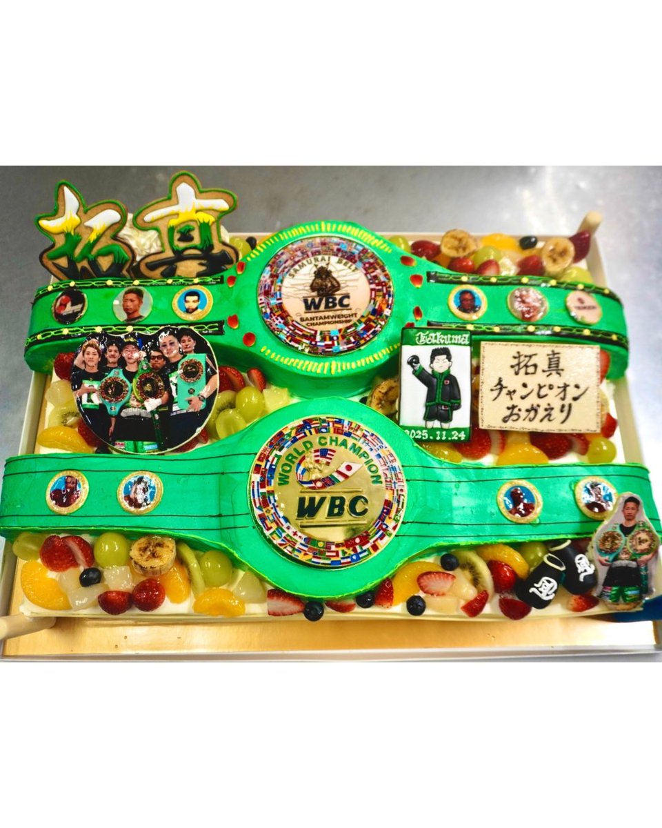 TreeOven's tweet image. WBC世界バンタム級王者👑
井上拓真選手へ、祝勝ケーキを
お作りさせていただきました🎂✨

兄・井上尚弥選手から拓真選手へ…🔥
大切な日のケーキをツリーオーブンにご依頼いただき、本当に光栄です。　

「強さ」だけじゃなく優しさ・思いやり・支え合いそんな家族愛がずっと流れているのを感じます。